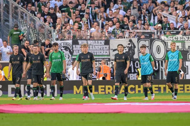Isac Lidberg (Borussia Moenchengladbach, 03), Kevin Stoeger (Borussia Moenchengladbach, 07), Fabio Chiarodia (Borussia Moenchengladbach, 02), Robin Hack (Borussia Moenchengladbach, 25), Ko Itakura (Borussia Moenchengladbach, 06), Lukas Ullrich (Borussia Moenchengladbach, 26), Jan Leszczynski (Borussia Moenchengladbach, 05) nach der Niederlage in Freiburg. GER, SC Freiburg vs Bor. Moenchengladbach, Fussball, Bundesliga, 3. Spieltag, Saison 2026 2027, 12.09.2026 DFL DFB REGULATIONS PROHIBIT ANY USE OF PHOTOGRAPHS AS IMAGE SEQUENCES AND OR QUASI-VIDEO GER, SC Freiburg vs Bor. Moenchengladbach, Fussball, Bundesliga, 3. Spieltag, Saison 2026 2027, 12.09.2026 Freiburg *** Isac Lidberg, Borussia Mönchengladbach, 03; Kevin Stoeger, Borussia Mönchengladbach, 07; Fabio Chiarodia, Borussia Mönchengladbach, 02; Robin Hack, Borussia Mönchengladbach, 25; Ko Itakura, Borussia Mönchengladbach, 06; Lukas Ullrich, Borussia Mönchengladbach, 26, Jan Leszczynski, Borussia Mönchengladbach, 05, after the loss in Freiburg, GER, SC Freiburg vs. Borussia Mönchengladbach, soccer, Bundesliga, Matchday 3, 2026–2027 season, September 12, 2026 DFL DFB regulations prohibit any use of photographs as image sequences and or quasi-video GER, SC Freiburg vs. Borussia Mönchengladbach, soccer, Bundesliga, Matchday 3, 2026–2027 season, September 12, 2026, Freiburg Copyright: xEibner-Pressefotox EP_THS