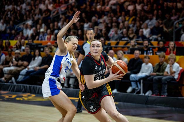 Basketball Berlin 12.09.2026 FIBA Women™s Basketball World Cup Germany 2026 Halbfinale Semifinal Frankreich (FRA) - Deutschland (GER) Lina Sontag (Deutschland, No.24) JOHANNES Marine (Frankreich, No.23)