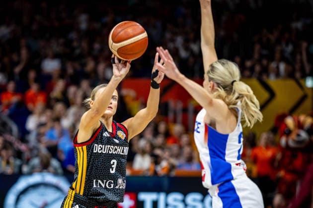 Basketball Berlin 12.09.2026 FIBA Women™s Basketball World Cup Germany 2026 Halbfinale Semifinal Frankreich (FRA) - Deutschland (GER) Alexandra Wilke (Deutschland, No.03) JOHANNES Marine (Frankreich, No.23)