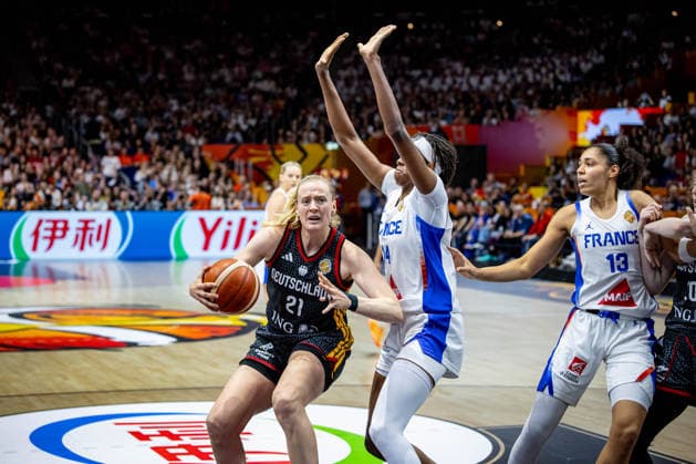 Basketball Berlin 12.09.2026 FIBA Women™s Basketball World Cup Germany 2026 Halbfinale Semifinal Frankreich (FRA) - Deutschland (GER) Marie Gülich (Deutschland, No.21) Gulich MALONGA Dominique (Frankreich, No.14)