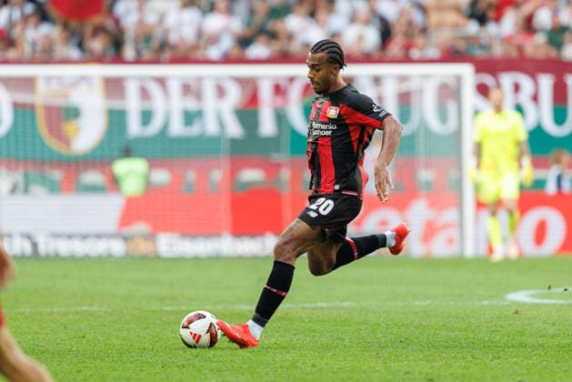 Guela Doue (20, Bayer 04 Leverkusen) beim Spiel zwischen FC Augsburg v Bayer 04 Leverkusen, Fussball, Herren, Bundesliga, 2026 2027, 3.Spieltag am 12.09.2026 in Augsburg, WWK ARENA. DFL and DFB regulations prohibit any use of photographs as image sequences and or quasi-video. Bayern Deutschland *** Guela Doue, 20, Bayer 04 Leverkusen, during the match between FC Augsburg and Bayer 04 Leverkusen, Soccer, Men s, Bundesliga, 2026–2027, Matchday 3 on September 12, 2026, in Augsburg, WWK ARENA. DFL and DFB regulations prohibit any use of photographs as image sequences and or quasi-video. Bavaria, Germany