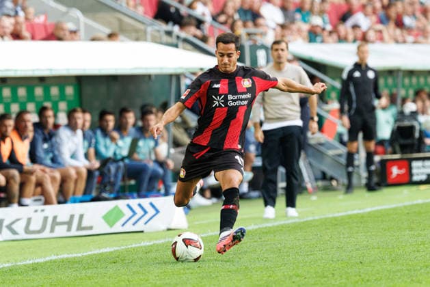 Lucas Vazquez (17, Bayer 04 Leverkusen) beim Spiel zwischen FC Augsburg v Bayer 04 Leverkusen, Fussball, Herren, Bundesliga, 2026 2027, 3.Spieltag am 12.09.2026 in Augsburg, WWK ARENA. DFL and DFB regulations prohibit any use of photographs as image sequences and or quasi-video. Bayern Deutschland *** Lucas Vázquez, 17, Bayer 04 Leverkusen, during the match between FC Augsburg and Bayer 04 Leverkusen, soccer, men s, Bundesliga, 2026–2027, Matchday 3 on September 12, 2026, in Augsburg, WWK ARENA. DFL and DFB regulations prohibit any use of photographs as image sequences and or quasi-video. Bavaria, Germany