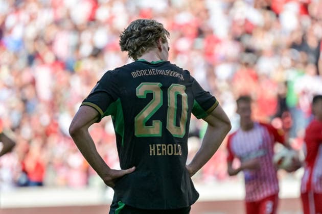 David Herold (Borussia Moenchengladbach, 20) mit Emotion nach dem Schlusspfiff. GER, SC Freiburg vs Bor. Moenchengladbach, Fussball, Bundesliga, 3. Spieltag, Saison 2026 2027, 12.09.2026 DFL DFB REGULATIONS PROHIBIT ANY USE OF PHOTOGRAPHS AS IMAGE SEQUENCES AND OR QUASI-VIDEO GER, SC Freiburg vs Bor. Moenchengladbach, Fussball, Bundesliga, 3. Spieltag, Saison 2026 2027, 12.09.2026 Freiburg *** David Herold, Borussia Mönchengladbach, 20, showing emotion after the final whistle, GER, SC Freiburg vs. Borussia Mönchengladbach, Soccer, Bundesliga, Matchday 3, 2026–2027 season, September 12, 2026 DFL DFB regulations prohibit any use of photographs as image sequences and or quasi-video GER, SC Freiburg vs. Bor Moenchengladbach, Soccer, Bundesliga, Matchday 3, 2026–2027 Season, September 12, 2026, Freiburg Copyright: xEibner-Pressefotox EP_THS