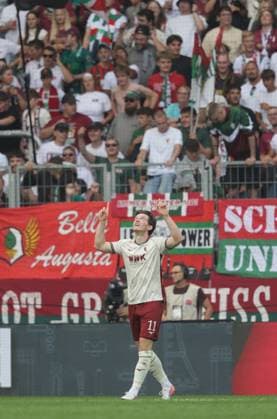 Augsburgs 11 Michael GREGORITSCH nach seinem Tor zum 2:1. Fussball: Augsburg - Leverkusen. Fußball Bundesliga, FC Augsburg - Bayer leverkusen, 3.Spieltag, Saison 2026-2027, am 12.09.2026 in Augsburg, W W K A R E N A, Deutschland. Quelle Copyright Credit : Oryk HAIST *** Augsburg s No. 11 Michael GREGORITSCH after scoring the goal that made it 2–1 in the Augsburg vs. Leverkusen soccer match, Bundesliga, FC Augsburg vs. Bayer Leverkusen, Matchday 3, 2026–2027 season, on September 12, 2026, in Augsburg, WWK Arena, Germany. Source: Copyright Credit Oryk HAIST xFUSSBALL-AUGSBURG-LEVERKUSENx