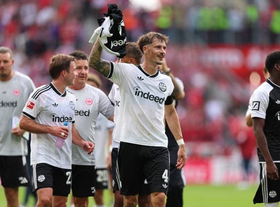 12.09.2026, Fussball Bundesliga, 1. FSV Mainz 05 - Eintracht Frankfurt, v.l., Robin Koch (Eintracht Frankfurt) jubelnd bejubelt jubelt jubeln celebrate DFL DFB REGULATIONS PROHIBIT ANY USE OF PHOTOGRAPHS AS IMAGE SEQUENCES AND OR QUASI-VIDEO. xdcx *** September 12, 2026, Bundesliga Soccer, 1 FSV Mainz 05 vs. Eintracht Frankfurt, from left: Robin Koch of Eintracht Frankfurt celebrating, cheering, rejoicing, celebrating. DFL and DFB regulations prohibit any use of photographs as image sequences and or quasi-video. xdcx Copyright: HMBxMedia Claus