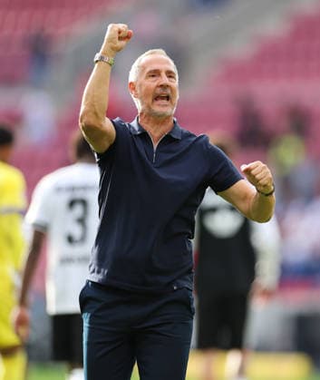 12.09.2026, Fussball Bundesliga, 1. FSV Mainz 05 - Eintracht Frankfurt, v.l., Trainer Adi Hütter (Eintracht Frankfurt) jubelnd bejubelt jubelt jubeln celebrate DFL DFB REGULATIONS PROHIBIT ANY USE OF PHOTOGRAPHS AS IMAGE SEQUENCES AND OR QUASI-VIDEO. xdcx *** September 12, 2026, Bundesliga, 1 FSV Mainz 05 vs. Eintracht Frankfurt, from left, Coach Adi Hütter of Eintracht Frankfurt cheering, celebrating, DFL DFB REGULATIONS PROHIBIT ANY USE OF PHOTOGRAPHS AS IMAGE SEQUENCES AND OR QUASI-VIDEO xdcx Copyright: HMBxMedia Claus
