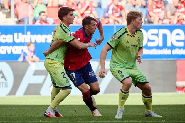 LaLiga EASports 2026 27 CA Osasuna v RCD Espanyol Roger Hinojo (21. ESP) (L), Ante Budimir (17. OSA) and Clemens Riedel (5. ESP) (R) in action during the LaLiga EA Sports match between CA Osasuna and RCD Espanyol played at El Sadar in Pamplona. Credit: Inigo Alzugaray Agencia LOF Pamplona LaLiga EASports 2026 27 CA Osasuna v RCD Espanyol