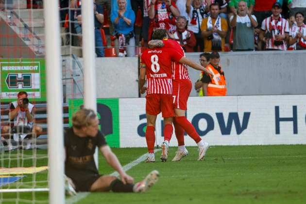 Torjubel SC Freiburg beim 5:0 durch Maximilian Eggestein (SC Freiburg, 08) , Deutschland, Fussball, 1. Bundesliga, 3.Spieltag, 2026 2027, SC Freiburg vs. Borussia Mönchengladbach, 12.09.2026, Freiburg im Breisgau Europa-Park Stadion Deutschland *** SC Freiburg celebrates Maximilian Eggestein s goal in the 5–0 win; SC Freiburg, 08, Germany, Soccer, Bundesliga 1, Matchday 3, 2026–2027, SC Freiburg vs. Borussia Mönchengladbach, September 12, 2026, Freiburg im Breisgau, Europa-Park Stadium, Germany Copyright: xGrantxHubbsx