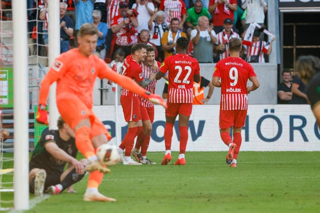 Torjubel SC Freiburg beim 5:0 durch Maximilian Eggestein (SC Freiburg, 08), Freude, Begeisterung, positive Emotionen, Torerfolg , Deutschland, Fussball, 1. Bundesliga, 3.Spieltag, 2026 2027, SC Freiburg vs. Borussia Mönchengladbach, 12.09.2026, Freiburg im Breisgau Europa-Park Stadion Deutschland *** SC Freiburg celebrates Maximilian Eggestein s goal in the 5-0 win; SC Freiburg, 08; joy, excitement, positive emotions, goal, Germany, soccer, Bundesliga 1, Matchday 3, 2026–2027, SC Freiburg vs. Borussia Mönchengladbach, September 12, 2026, Freiburg im Breisgau, Europa-Park Stadium, Germany Copyright: xGrantxHubbsx