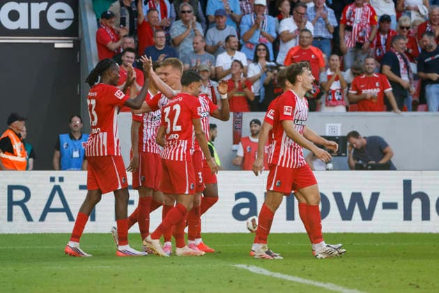 Torjubel SC Freiburg beim 5:0 durch Maximilian Eggestein (SC Freiburg, 08), Freude, Begeisterung, positive Emotionen, Torerfolg , Deutschland, Fussball, 1. Bundesliga, 3.Spieltag, 2026 2027, SC Freiburg vs. Borussia Mönchengladbach, 12.09.2026, Freiburg im Breisgau Europa-Park Stadion Deutschland *** SC Freiburg celebrates Maximilian Eggestein s goal in the 5-0 win; SC Freiburg, 08; joy, excitement, positive emotions, goal, Germany, soccer, Bundesliga 1, Matchday 3, 2026–2027, SC Freiburg vs. Borussia Mönchengladbach, September 12, 2026, Freiburg im Breisgau, Europa-Park Stadium, Germany Copyright: xGrantxHubbsx