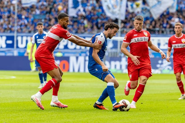 Harter Zweikampf Josha Vagnoman (VfB Stuttgart, 04) haelt Leon Avdullahu (TSG Hoffenheim, 07) daneben Ermedin Demirovic (VfB Stuttgart, 09), GER, TSG Hoffenheim vs. VfB Stuttgart, Fussball, 1. Bundesliga, 03. Spieltag, Spielzeit 2026 2027, 12.09.2026, DFL DFB REGULATIONS PROHIBIT ANY USE OF PHOTOGRAPHS AS IMAGE SEQUENCES AND OR QUASI-VIDEO, GER, TSG Hoffenheim vs. VfB Stuttgart, Fussball, 1. Bundesliga, 03. Spieltag, Spielzeit 2026 2027, 12.09.2026 Sinsheim *** Fierce tackle by Josha Vagnoman (VfB Stuttgart), 04, holding Leon Avdullahu (TSG Hoffenheim), 07, with Ermedin Demirovic (VfB Stuttgart) missing the ball, 09, GER, TSG Hoffenheim vs. VfB Stuttgart, soccer, Bundesliga 1, Matchday 03, 2026–2027 season, September 12, 2026, DFL and DFB regulations prohibit any use of photographs as image sequences and or quasi-video, GER, TSG Hoffenheim vs. VfB Stuttgart, soccer, Bundesliga 1, Matchday 3, 2026–2027 Season, September 12, 2026, Sinsheim Copyright: xEibner-Pressefoto JanixPlessx EP_JPL