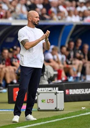Trainer Coach Christian Ilzer TSG 1899 Hoffenheim am Spielfeldrand klatscht aufmunternd in die Haende, Beifall TSG 1899 Hoffenheim vs VfB Stuttgart 12.09.2026 DFL REGULATIONS PROHIBIT ANY USE OF PHOTOGRAPHS AS IMAGE SEQUENCES AND OR QUASI-VIDEO TSG 1899 Hoffenheim vs VfB Stuttgart *** TSG 1899 Hoffenheim coach Christian Ilzer claps encouragingly from the sidelines, Applause: TSG 1899 Hoffenheim vs. VfB Stuttgart, September 12, 2026. DFL regulations prohibit any use of photographs as image sequences and or quasi-video. TSG 1899 Hoffenheim vs. VfB Stuttgart
