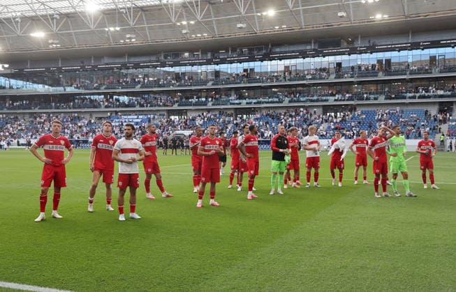 Sinsheim , Fußball Bundesliga TSG 1899 Hoffenheim vs. VfB Stuttgart , Enttäuschung VfB *** Sinsheim, Bundesliga Soccer: TSG 1899 Hoffenheim vs. VfB Stuttgart, Disappointment for VfB