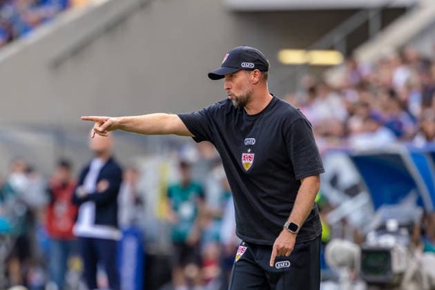 Sebastian Hoeness (VfB Stuttgart, Chef-Trainer) gibt Anweisungen am Rand Mimik Gestik ausgestreckter Arm mit Finger, GER, TSG Hoffenheim vs. VfB Stuttgart, Fussball, 1. Bundesliga, 03. Spieltag, Spielzeit 2026 2027, 12.09.2026, DFL DFB REGULATIONS PROHIBIT ANY USE OF PHOTOGRAPHS AS IMAGE SEQUENCES AND OR QUASI-VIDEO, GER, TSG Hoffenheim vs. VfB Stuttgart, Fussball, 1. Bundesliga, 03. Spieltag, Spielzeit 2026 2027, 12.09.2026 Sinsheim *** Sebastian Hoeness, VfB Stuttgart head coach, gives instructions from the sideline; facial expressions and gestures, including an outstretched arm with a pointed finger; GER; TSG Hoffenheim vs. VfB Stuttgart; soccer; Bundesliga 1; Matchday 3; 2026–2027 season, September 12, 2026, DFL and DFB regulations prohibit any use of photographs as image sequences and or quasi-video, GER, TSG Hoffenheim vs. VfB Stuttgart, soccer, Bundesliga 1, Matchday 3, 2026–2027 Season, September 12, 2026, Sinsheim Copyright: xEibner-Pressefoto JanixPlessx EP_JPL