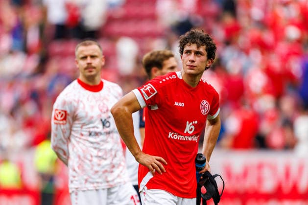 MAINZ, GERMANY - SEPTEMBER 12: Fabia Gruber (1. FSV Mainz 05, 3) and teammates look dejected following the team s defeat during the Bundesliga match between 1. FSV Mainz 05 vs. Eintracht Frankfurt at MEWA Arena on matchday 3 of the 1. Bundesliga on September 12, 2026 in Mainz, Germany. DFL REGULATIONS PROHIBIT ANY USE OF PHOTOGRAPHS AS IMAGE SEQUENCES AND OR QUASI-VIDEO. Rhineland-Palatinate Germany Copyright: xStephanxHahnex