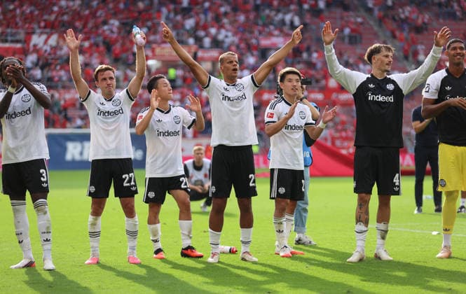 12.09.2026, Fussball Bundesliga, 1. FSV Mainz 05 - Eintracht Frankfurt, v.l., Mario Götze (Eintracht Frankfurt), Keita Kosugi (Eintracht Frankfurt), Timothy Chandler (Eintracht Frankfurt), Ritsu Doan (Eintracht Frankfurt), Robin Koch (Eintracht Frankfurt) feiern mit den Fans, celebrate with the fans DFL DFB REGULATIONS PROHIBIT ANY USE OF PHOTOGRAPHS AS IMAGE SEQUENCES AND OR QUASI-VIDEO. xdcx *** September 12, 2026, Bundesliga, 1 FSV Mainz 05 vs. Eintracht Frankfurt, from left: Mario Götze (Eintracht Frankfurt), Keita Kosugi (Eintracht Frankfurt), Timothy Chandler (Eintracht Frankfurt), Ritsu Doan (Eintracht Frankfurt), Robin Koch (Eintracht Frankfurt) celebrate with the fans. DFL and DFB regulations prohibit any use of photographs as image sequences and or quasi-video. xdcx Copyright: HMBxMedia Claus