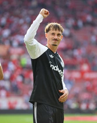 12.09.2026, Fussball Bundesliga, 1. FSV Mainz 05 - Eintracht Frankfurt, v.l., Robin Koch (Eintracht Frankfurt) Siegerfaust, Jubel, victorious fist DFL DFB REGULATIONS PROHIBIT ANY USE OF PHOTOGRAPHS AS IMAGE SEQUENCES AND OR QUASI-VIDEO. xdcx *** September 12, 2026, Bundesliga soccer, 1 FSV Mainz 05 vs. Eintracht Frankfurt, from left: Robin Koch (Eintracht Frankfurt) raising his fist in victory, celebration, victorious fist. DFL and DFB regulations prohibit any use of photographs as image sequences and or quasi-video. xdcx Copyright: HMBxMedia Claus