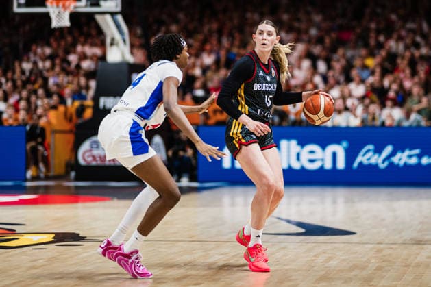 FIBA Women™s Basketball World Cup 2026: Frankreich vs. Deutschland, 12.09.2026 Luisa Geiselsoder (Deutschland, 15), Dominique Malonga (Frankreich, 14); Basketball, FIBA Women™s Basketball World Cup 2026, Final Phase, Halbfinale: Frankreich vs. Deutschland am 12.09.2026 in der Uber Arena, Berlin Copyright: xBEAUTIFULxSPORTS Tonhäuserx