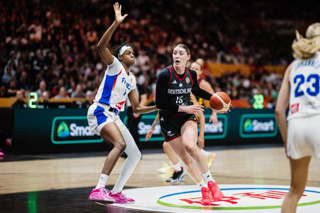 FIBA Women™s Basketball World Cup 2026: Frankreich vs. Deutschland, 12.09.2026 Luisa Geiselsoder (Deutschland, 15), Dominique Malonga (Frankreich, 14); Basketball, FIBA Women™s Basketball World Cup 2026, Final Phase, Halbfinale: Frankreich vs. Deutschland am 12.09.2026 in der Uber Arena, Berlin Copyright: xBEAUTIFULxSPORTS Tonhäuserx