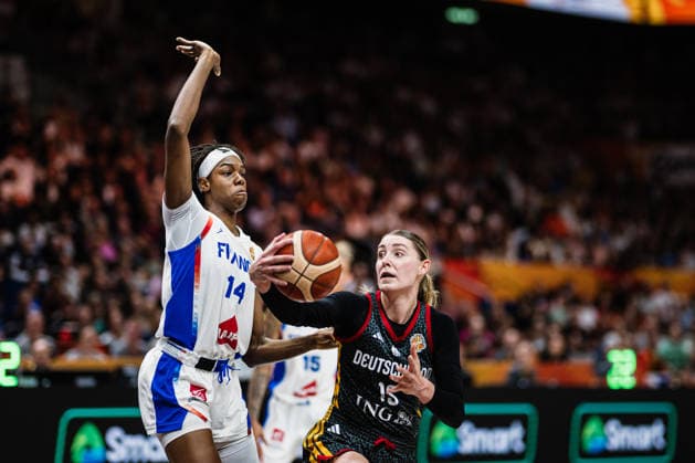 FIBA Women™s Basketball World Cup 2026: Frankreich vs. Deutschland, 12.09.2026 Luisa Geiselsoder (Deutschland, 15), Dominique Malonga (Frankreich, 14); Basketball, FIBA Women™s Basketball World Cup 2026, Final Phase, Halbfinale: Frankreich vs. Deutschland am 12.09.2026 in der Uber Arena, Berlin Copyright: xBEAUTIFULxSPORTS Tonhäuserx