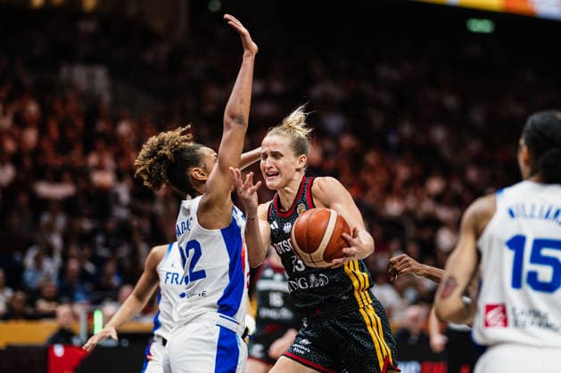 FIBA Women™s Basketball World Cup 2026: Frankreich vs. Deutschland, 12.09.2026 Leonie Fiebich (Deutschland, 13), Marieme Badiane (Frankreich, 22); Basketball, FIBA Women™s Basketball World Cup 2026, Final Phase, Halbfinale: Frankreich vs. Deutschland am 12.09.2026 in der Uber Arena, Berlin Copyright: xBEAUTIFULxSPORTS Tonhäuserx