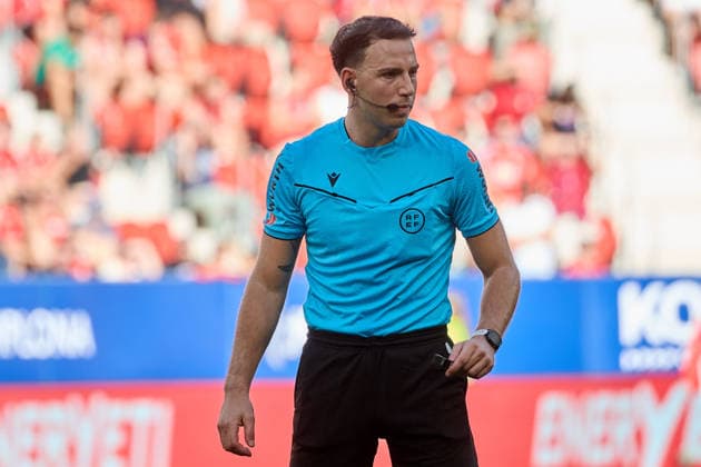 LaLiga EASports 2026 27 CA Osasuna v RCD Espanyol Luis Bestard (Referee) during the LaLiga EA Sports match between CA Osasuna and RCD Espanyol played at El Sadar in Pamplona. Credit: Inigo Alzugaray Agencia LOF Pamplona LaLiga EASports 2026 27 CA Osasuna v RCD Espanyol