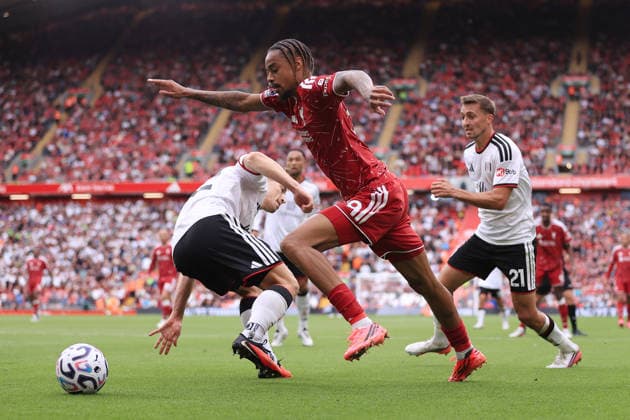 Football - Premier League - Liverpool v Fulham 12th September 2026 - Premier League - Liverpool v Fulham - Bradley Barcola of Liverpool battles with David Affengruber of Fulham (L) and Timothy Castagne of Fulham (R) - Photo: Simon Stacpoole Offside. Liverpool UK *** Fußball: Premier League – Liverpool gegen Fulham, 12. September 2026 Premier League – Liverpool gegen Fulham: Bradley Barcola von Liverpool im Zweikampf mit David Affengruber von Fulham (links) und Timothy Castagne von Fulham (rechts). Foto: Simon Stacpoole. Abseits. Liverpool, Großbritannien  Copyright: xSimonxStacpoolexOffside