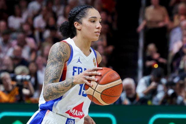 Gabby Williams (France) controls the ball during the FIBA Women s Basketball World Cup Germany 2026 semifinals match between France and Germany at Berlin Arena on September 12, 2026 in Berlin, Germany. (Photo by Marco Steinbrenner DeFodi Images) -