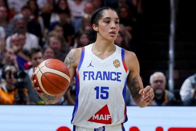 Gabby Williams (France) controls the ball during the FIBA Women s Basketball World Cup Germany 2026 semifinals match between France and Germany at Berlin Arena on September 12, 2026 in Berlin, Germany. (Photo by Marco Steinbrenner DeFodi Images) -