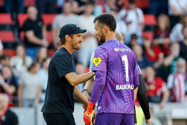 Julian Schuster (SC Freiburg, Trainer) und Mio Backhaus (SC Freiburg, 01) nach dem Spiel , Deutschland, Fussball, 1. Bundesliga, 3.Spieltag, 2026 2027, SC Freiburg vs. Borussia Mönchengladbach, 12.09.2026, Freiburg im Breisgau Europa-Park Stadion Deutschland *** Julian Schuster, SC Freiburg, coach, and Mio Backhaus, SC Freiburg, 01 after the game, Germany, soccer, Bundesliga 1, Matchday 3, 2026–2027, SC Freiburg vs. Borussia Mönchengladbach, September 12, 2026, Freiburg im Breisgau, Europa-Park Stadium, Germany Copyright: xGrantxHubbsx