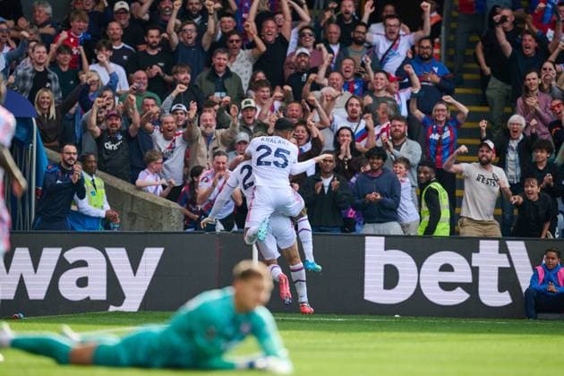 Crystal Palace celebrate their second goal to make it 2-2. Scored by Jordan Strand Larsen Crystal Palace v Ipswich Town, Premier League, Football, Selhurst Park, London, UK - 12 Sep 2026London Selhurst Park United Kingdom EDITORIAL USE ONLY No use with unauthorised audio, video, data, fixture lists, club league logos or live services. Online in-match use limited to 120 images, no video emulation. No use in betting, games or single club league player publications.  Copyright: xRichardxHammersley Shutterstockx 17147741be