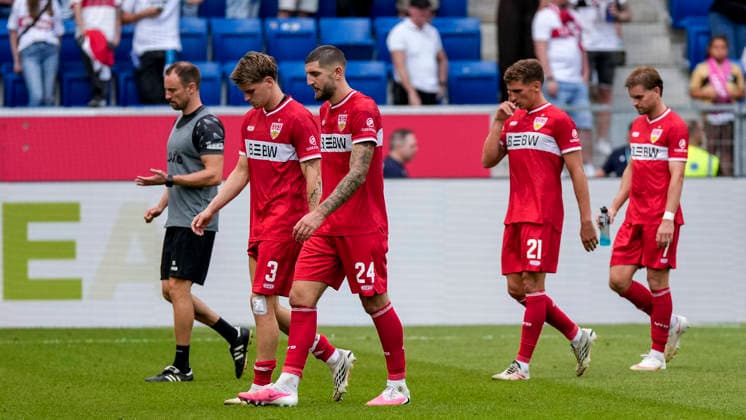 v.li.: Ramon Hendriks (VfB, 3), Jeff Chabot (VfB, 24), Grischa Prömel (VfB, 21), Maximilian Mittelstädt (VfB, 7), Spieler vom VfB Stuttgart, enttäuscht über die Niederlage, Enttäuschung nach dem Schlusspfiff, Highlight, Verlierer, verloren, Frustration, disappointed, pessimistisch, 12.09.2026, Sinsheim (Deutschland), Fussball, Bundesliga, TSG 1899 Hoffenheim - VfB Stuttgart, DFB DFL REGULATIONS PROHIBIT ANY USE OF PHOTOGRAPHS AS IMAGE SEQUENCES AND OR QUASI-VIDEO. *** v li Ramon Hendriks VfB, 3, Jeff Chabot VfB, 24, Grischa Prömel VfB, 21, Maximilian Mittelstädt VfB, 7, VfB Stuttgart players, disappointed by the loss, disappointment after the final whistle, highlight, losers, lost, frustration, disappointed, pessimistic, September 12, 2026, Sinsheim, Germany, soccer, Bundesliga, TSG 1899 Hoffenheim vs. VfB Stuttgart, DFB and DFL regulations prohibit any use of photographs as image sequences and or quasi-video xozx