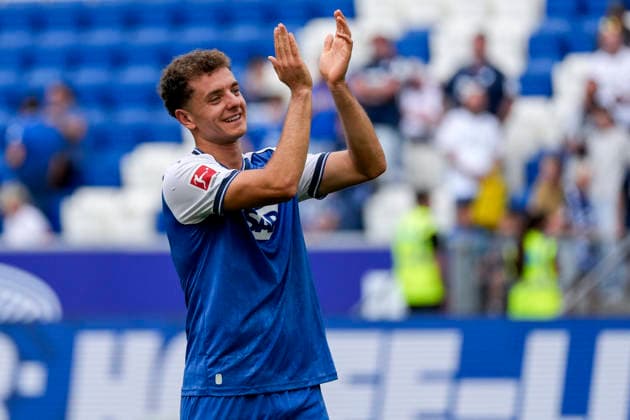 Fisnik Asllani (Hoffenheim, 11), Spieler der TSG 1899 Hoffenheim, Jubel nach dem Schlusspfiff, Freude über den Sieg, Sieger, Gewinner, jubelt, jubeln, fröhlich, positiv, freut sich, freuen, optimistisch, Highlight, Einzelbild, Einzelfoto, Aktion, Action, 12.09.2026, Sinsheim (Deutschland), Fussball, Bundesliga, TSG 1899 Hoffenheim - VfB Stuttgart, DFB DFL REGULATIONS PROHIBIT ANY USE OF PHOTOGRAPHS AS IMAGE SEQUENCES AND OR QUASI-VIDEO. *** Fisnik Asllani Hoffenheim, 11, player for TSG 1899 Hoffenheim, Celebration after the final whistle, joy over the victory, winners, celebrating, cheerful, positive, happy, optimistic, highlight, single image, single photo, action, September 12, 2026, Sinsheim, Germany, soccer, Bundesliga, TSG 1899 Hoffenheim vs. VfB Stuttgart, DFB and DFL regulations prohibit any use of photographs as image sequences and or quasi-video xozx