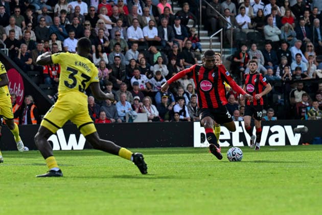 Bournemouth v Brentford Premier League Rayan of Bournemouth shoots during the Premier League match at the Vitality Stadium, Bournemouth 12 09 2026 UK Newspapers OUT Copyright: xJeremyxLandeyx FIL-23934-0042
