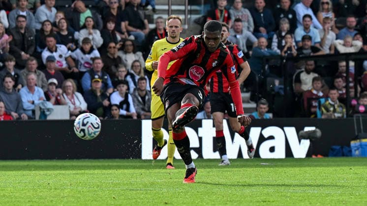 Bournemouth v Brentford Premier League Rayan of Bournemouth shoots during the Premier League match at the Vitality Stadium, Bournemouth 12 09 2026 UK Newspapers OUT Copyright: xJeremyxLandeyx FIL-23934-0043