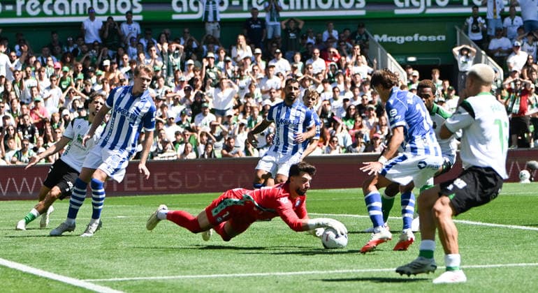 ESP: LaLiga EA Sports Racing Santander v Deportivo Alaves Antonio Sivera of Alaves during LaLiga EA Sports between Racing Santander v Deportivo Alaves played at Campos de de El Sardinero Stadium in Cantabria on September 12, 2026 in Spain Spain Futbol Copyright: xAgenciaxLOFx