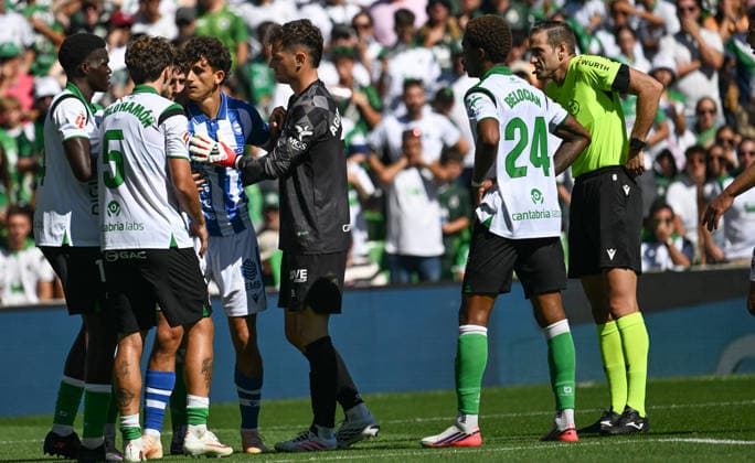 ESP: LaLiga EA Sports Racing Santander v Deportivo Alaves Aitor Manas of Alaves during LaLiga EA Sports between Racing Santander v Deportivo Alaves played at Campos de de El Sardinero Stadium in Cantabria on September 12, 2026 in Spain Spain Futbol Copyright: xAgenciaxLOFx