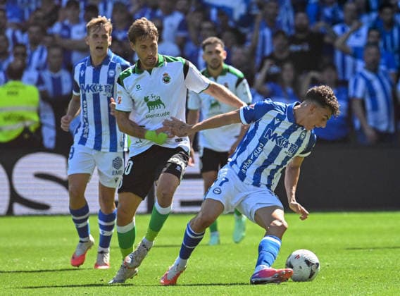 ESP: LaLiga EA Sports Racing Santander v Deportivo Alaves Sergio Canales of Racing de Santander and Angel Hidalgo of Alaves during LaLiga EA Sports between Racing Santander v Deportivo Alaves played at Campos de de El Sardinero Stadium in Cantabria on September 12, 2026 in Spain Spain Futbol Copyright: xAgenciaxLOFx