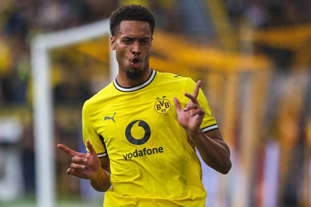 2026.09.12, xkwix, Fußball, Bundesliga, Borussia Dortmund - SC Paderborn 07, Signal Iduna Park, 3.Spieltag, Saison 2026 2027: Torjubel beim 2:0 durch Felix Nmecha (Borussia Dortmund 8) der gestikuliert mit Fingern DFB regulations prohibit any use of photographs as image sequences and or quasi-video. Photo: xKamilxWilkowskixPressefotoKochx Nordrhein-Westfalen Deutschland *** September 12, 2026, xkwix, Soccer, Bundesliga, Borussia Dortmund vs. SC Paderborn 07, Signal Iduna Park, Matchday 3, 2026–2027 Season: Felix Nmecha of Borussia Dortmund (No. 8) celebrates the 2–0 goal by gesturing with his fingers. DFB regulations prohibit any use of photographs as image sequences and or quasi-video. Photo: xKamilxWilkowskixPressefotoKochx, North Rhine-Westphalia, Germany