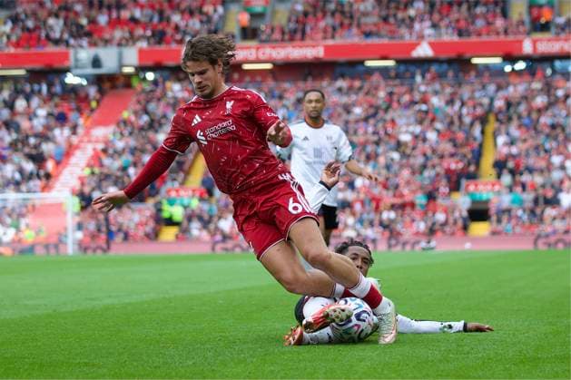 RECORD DATE NOT STATED Football - FA Premier League - Liverpool FC v Fulham FC LIVERPOOL, ENGLAND - Saturday, September 12, 2026: Liverpool s Milos Kerkezb is challenged during the FA Premier League match between Liverpool FC and Fulham FC at Anfield. (Photo by David Rawcliffe Propaganda) LIVERPOOL Anfield MERSEYSIDE ENGLAND  Copyright: xDavidxRawcliffex 2026-09-11-Liverpool_v_Fulham-054