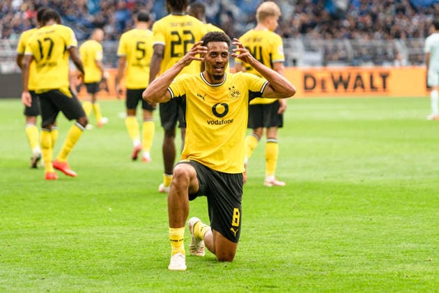 Deutschland: Bundesliga 2026 2027 3. Spieltag, Borussia Dortmund vs. SC Paderborn 07 , Samstag, 12.09.2026 Signal Iduna Park, Nordrhein-Westfalen Tor zum 3:0 durch Felix Nmecha (Borussia Dortmund, 8) Jubel Freude Emotionen Torjubel Gott, Beten, Religion *** Germany Bundesliga 2026–2027, Matchday 3, Borussia Dortmund vs. SC Paderborn 07, Saturday, September 12, 2026, Signal Iduna Park, North Rhine-Westphalia, Goal to make it 3–0 by Felix Nmecha (Borussia Dortmund), 8: Jubilation, Joy, Emotions, Goal celebration, God, Prayer, Religion Copyright: xCelinaxLeiersx