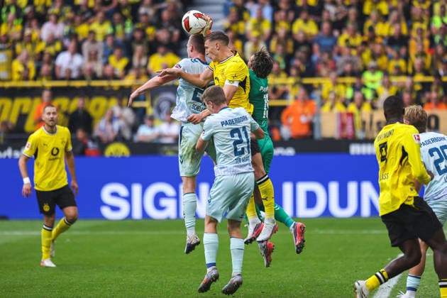 2026.09.12, xkwix, Fußball, Bundesliga, Borussia Dortmund - SC Paderborn 07, Signal Iduna Park, 3.Spieltag, Saison 2026 2027: Nico Schlotterbeck (Borussia Dortmund 4) beim Kopfball im Zweikampf gegen Jano ter Horst (SC Paderborn 07 21) Tjark Scheller (SC Paderborn 07 25) und Nahuel Noll (SC Paderborn 07 15) DFB regulations prohibit any use of photographs as image sequences and or quasi-video. Photo: xKamilxWilkowskixPressefotoKochx Nordrhein-Westfalen Deutschland *** September 12, 2026, xkwix, Soccer, Bundesliga, Borussia Dortmund vs. SC Paderborn 07, Signal Iduna Park, Matchday 3, 2026–2027 season: Nico Schlotterbeck of Borussia Dortmund (4) heads the ball in a duel against Jano ter Horst of SC Paderborn 07 (21), Tjark Scheller of SC Paderborn 07 (25), and Nahuel Noll of SC Paderborn 07 (15) DFB regulations prohibit any use of photographs as image sequences and or quasi-video. Photo: xKamilxWilkowskixPressefotoKochx, North Rhine-Westphalia, Germany
