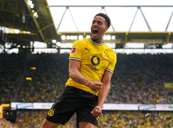 Felix Nmecha (Borussia Dortmund, 8) jubelt mit einem Sprung nach seinem zweiten Tor des Spiels zum 3:0. GER, Borussia Dortmund vs SC Paderborn 07, 1. Bundesliga, 3. Spieltag, Saison 2026-27, Signal Iduna Park, Dortmund, 12.09.2026 DFL REGULATIONS PROHIBIT ANY USE OF PHOTOGRAPHS AS IMAGE SEQUENCES AND OR QUASI-VIDEO GER, Borussia Dortmund vs SC Paderborn 07, 1. Bundesliga, 3. Spieltag, Saison 2026-27, 12.09.2026 Dortmund *** Felix Nmecha of Borussia Dortmund, No. 8, celebrates with a jump after scoring his second goal of the game to make it 3–0 GER, Borussia Dortmund vs. SC Paderborn 07, 1. Bundesliga, Matchday 3, 2026–27 season, Signal Iduna Park, Dortmund, September 12, 2026. DFL regulations prohibit any use of photographs as image sequences and or quasi-video, Borussia Dortmund vs. SC Paderborn 07, Bundesliga 1, Matchday 3, 2026–27 season, September 12, 2026, Dortmund Copyright: xEibner-Pressefoto ScottxColemanx EP_SCN
