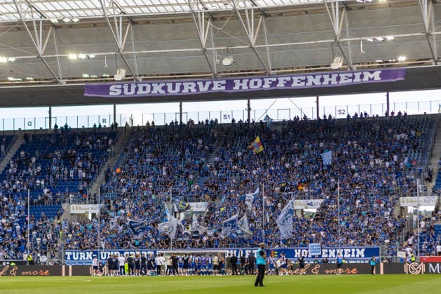 TSG Hoffenheim Mannschaft feiert vor der Duekurve mit den Fans Ultras Fahnen Derbysieger, GER, TSG Hoffenheim vs. VfB Stuttgart, Fussball, 1. Bundesliga, 03. Spieltag, Spielzeit 2026 2027, 12.09.2026, DFL DFB REGULATIONS PROHIBIT ANY USE OF PHOTOGRAPHS AS IMAGE SEQUENCES AND OR QUASI-VIDEO, GER, TSG Hoffenheim vs. VfB Stuttgart, Fussball, 1. Bundesliga, 03. Spieltag, Spielzeit 2026 2027, 12.09.2026 Sinsheim *** TSG Hoffenheim team celebrates with fans in front of the Duekurve; Ultras wave Derby Winners flags, GER, TSG Hoffenheim vs. VfB Stuttgart, soccer, Bundesliga 1, Matchday 3, 2026–2027 season, September 12, 2026, DFL and DFB regulations prohibit any use of photographs as image sequences and or quasi-video, GER, TSG Hoffenheim vs. VfB Stuttgart, Soccer, 1st Bundesliga, Matchday 3, 2026–2027 Season, September 12, 2026, Sinsheim Copyright: xEibner-Pressefoto JanixPlessx EP_JPL