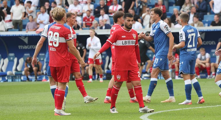 Sinsheim , Fußball Bundesliga TSG 1899 Hoffenheim vs. VfB Stuttgart , Enttäuschung VfB , von links: Finn Jeltsch Deniz Undav *** Sinsheim, Bundesliga Soccer: TSG 1899 Hoffenheim vs. VfB Stuttgart, Disappointment for VfB, from left: Finn Jeltsch, Deniz Undav