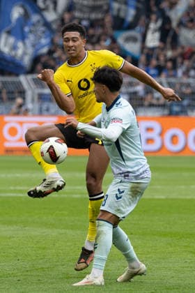 Dortmund, Germany, 12.09.26, Jobe Bellingham (Borussia Dortmund) und Laurin Ulrich (SC Paderborn) im Zweikampf waehrend des Spiels der 1. Bundesliga zwischen Borussia Dortmund - SC Paderborn 07 im Signal Iduna Park in Dortmund. (Photo by Joachim Bywaletz) DFB DFL REGULATIONS PROHIBIT ANY USE OF PHOTOGRAPHS AS IMAGE SEQUENCES AND OR QUASI-VIDEO. *** Dortmund, Germany, September 12, 2026, Jobe Bellingham of Borussia Dortmund and Laurin Ulrich of SC Paderborn in a tackle during the Bundesliga match between Borussia Dortmund and SC Paderborn 07 at Signal Iduna Park in Dortmund. Photo by Joachim Bywaletz. DFB and DFL regulations prohibit any use of photographs as IMAGE SEQUENCES AND OR QUASI-VIDEO Copyright: JoachimxBywaletz xJB-Sportfoto