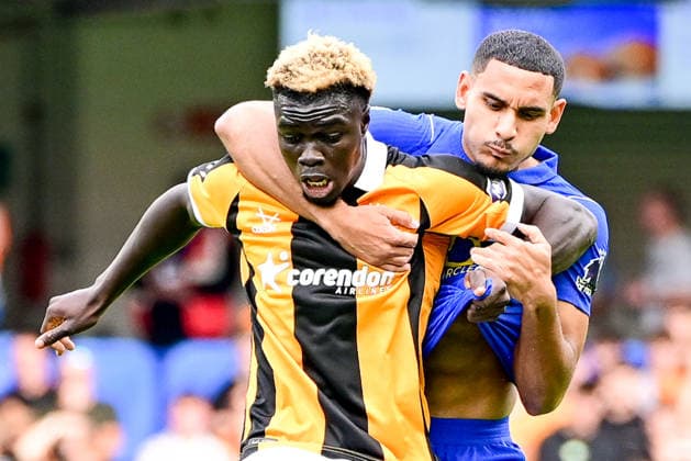 Chelsea v Hull City, Premier League Chelsea defender Maxence Lacroix (5) gets to grips with Hull City forward (on loan from AS Roma) Robinio Vaz (47) during the Premier League match between Chelsea and Hull City at Stamford Bridge, London, UK on 12 September 2026. London Stamford Bridge Greater London UK Editorial use only DataCo restrictions apply See www.football-dataco.com , Copyright: xDennisxGoodwinx PSI-24862-0044