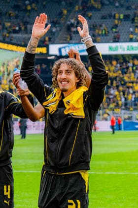 1. Bundesliga, 3. Spieltag, Borussia Dortmund vs. SC Paderborn 07 am 12.09.2026 Fabio Silva Nico Schlotterbeck zufrieden nach Abpfiff Jubel mit den Fans *** Bundesliga 1, Matchday 3, Borussia Dortmund vs. SC Paderborn 07 on September 12, 2026: Fabio Silva and Nico Schlotterbeck were pleased after the final whistle and celebrated with the fans Copyright: xBahhoxKarax