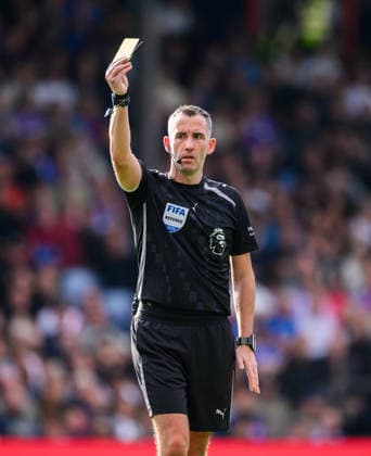 Crystal Palace v Ipswich Town Premier League Match Referee Chris Kavanagh issues a yellow card during the Premier League match at Selhurst Park, London 12 09 2026 UK Newspapers OUT Copyright: xGraemexWilcocksonx FIL-23935-0084
