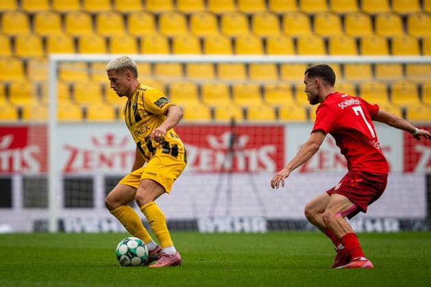 Lukas Scepanik (Alemannia Aachen, 07) dahinter Oscar Schoenfelder (SSV Jahn Regensburg, 07) TSV Alemannia Aachen vs. SSV Jahn Regensburg, Fussball, 3. Liga, 5. Spieltag, Saison 2026 2027, 12.09.2026 DFB REGULATIONS PROHIBIT ANY USE OF PHOTOGRAPHS AS IMAGE SEQUENCES AND OR QUASI-VIDEO TSV Alemannia Aachen vs. SSV Jahn Regensburg, Fussball, 3. Liga, 5. Spieltag, Saison 2026 2027, 12.09.2026 Aachen Copyright: xEibner-Pressefoto J.xDerondeaux EP_JDU